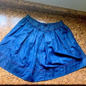 Tommy Hilfiger elastic casual skirt.